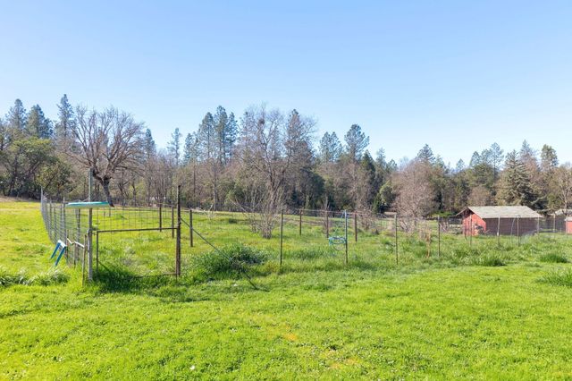 885 Plumtree Lane, Grants Pass, OR 97526