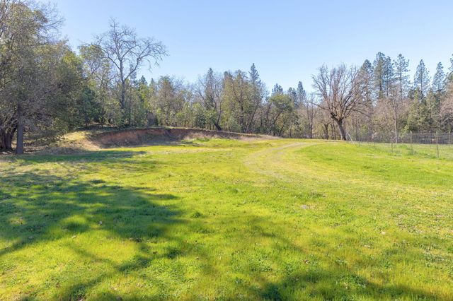 885 Plumtree Lane, Grants Pass, OR 97526