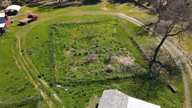 885 Plumtree Lane, Grants Pass, OR 97526