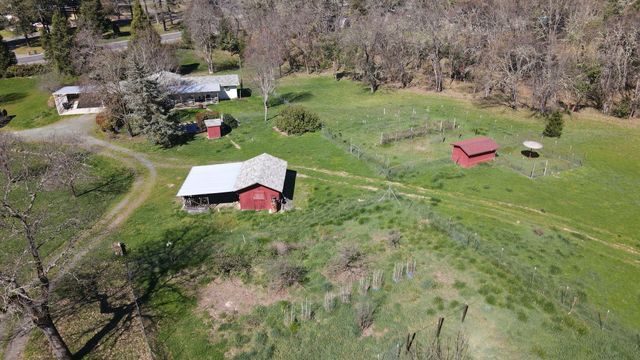 885 Plumtree Lane, Grants Pass, OR 97526