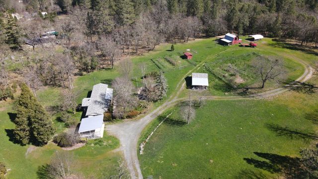 885 Plumtree Lane, Grants Pass, OR 97526