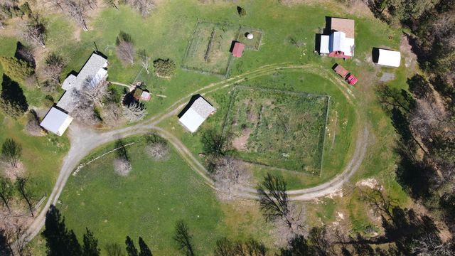 885 Plumtree Lane, Grants Pass, OR 97526