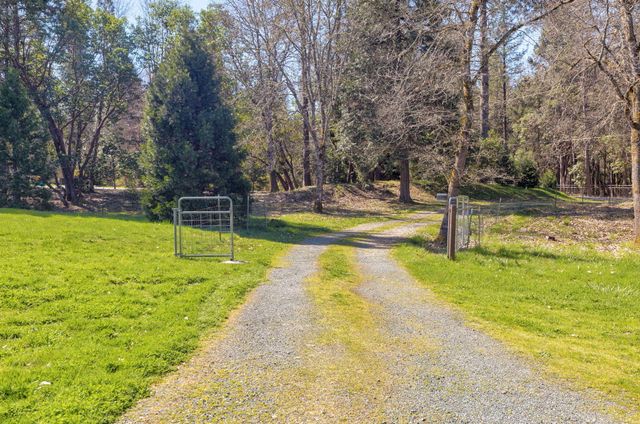 885 Plumtree Lane, Grants Pass, OR 97526