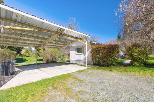 885 Plumtree Lane, Grants Pass, OR 97526