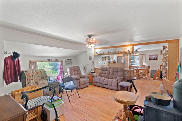 885 Plumtree Lane, Grants Pass, OR 97526