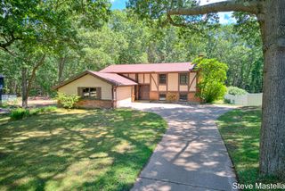 18746 N Fruitport Road, Spring Lake Twp, MI 49456