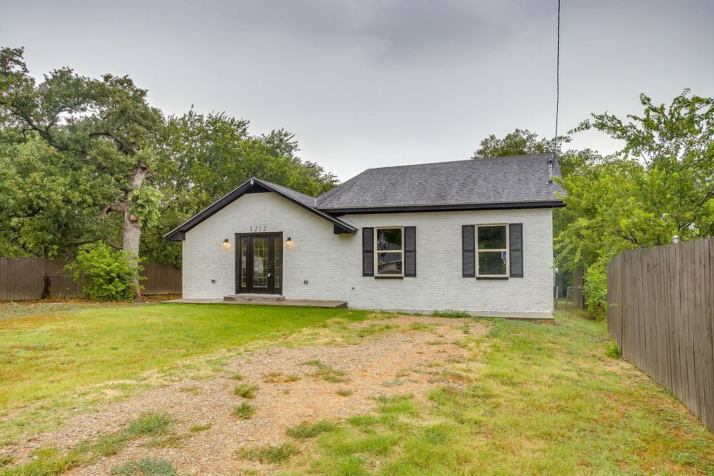 1212 Hulme Street, Bowie, TX 76230