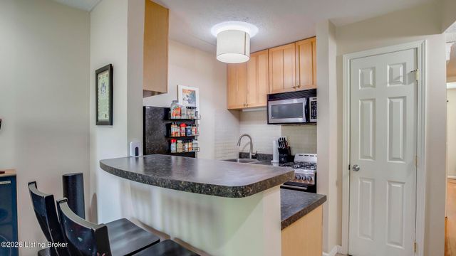 1856 Frankfort Ave APT 6, Louisville, KY 40206