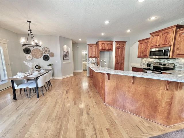 8636 N Utica Avenue, Kansas City, MO 64053