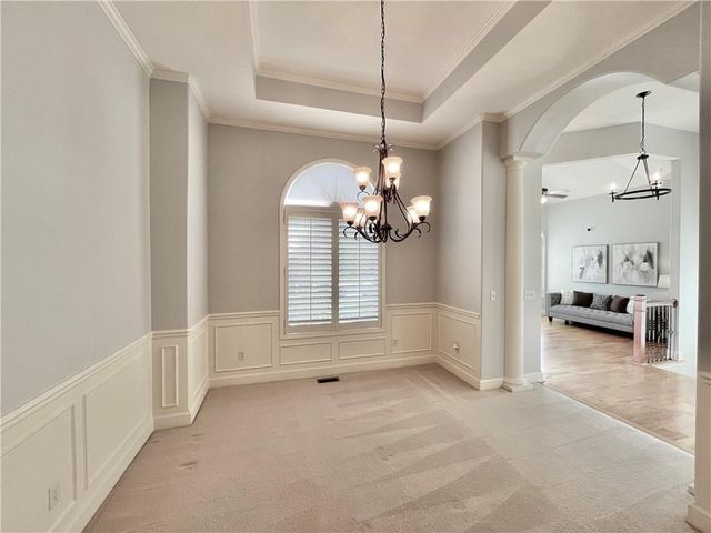 8636 N Utica Avenue, Kansas City, MO 64053