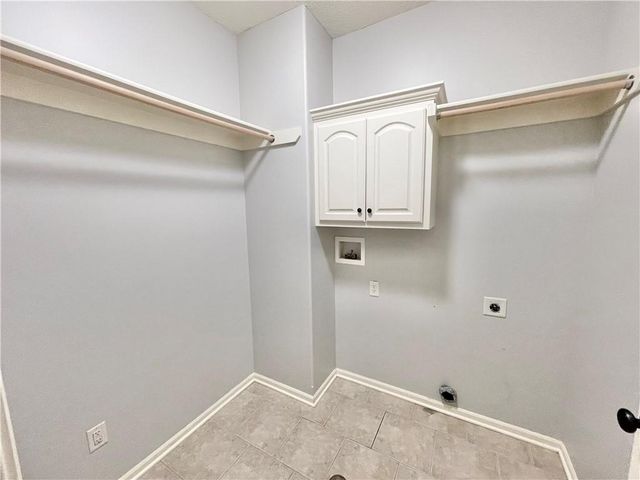 8636 N Utica Avenue, Kansas City, MO 64053