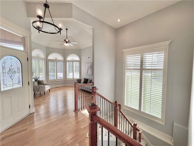 8636 N Utica Avenue, Kansas City, MO 64053