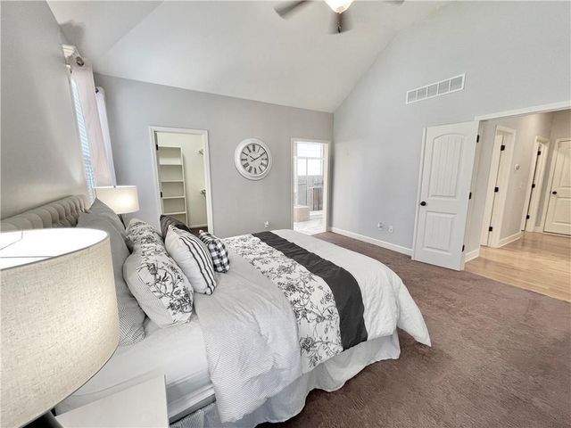8636 N Utica Avenue, Kansas City, MO 64053