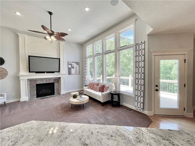8636 N Utica Avenue, Kansas City, MO 64053