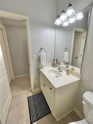 8636 N Utica Avenue, Kansas City, MO 64053