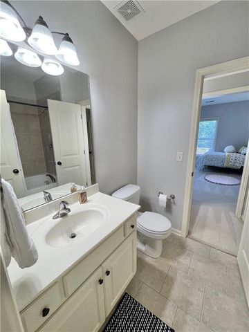 8636 N Utica Avenue, Kansas City, MO 64053