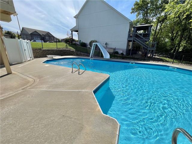8636 N Utica Avenue, Kansas City, MO 64053