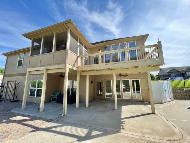 8636 N Utica Avenue, Kansas City, MO 64053