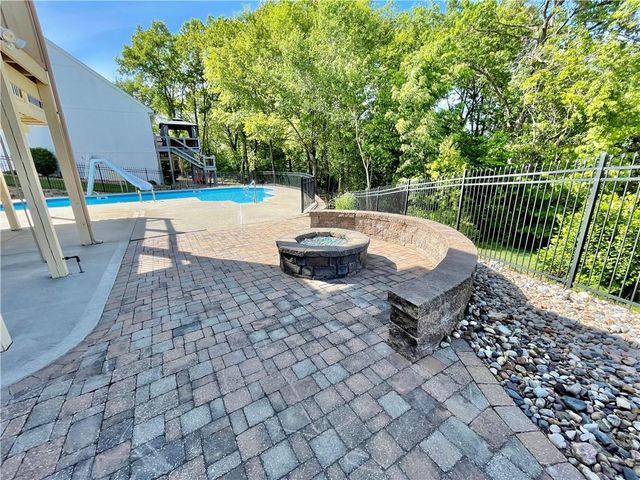 8636 N Utica Avenue, Kansas City, MO 64053