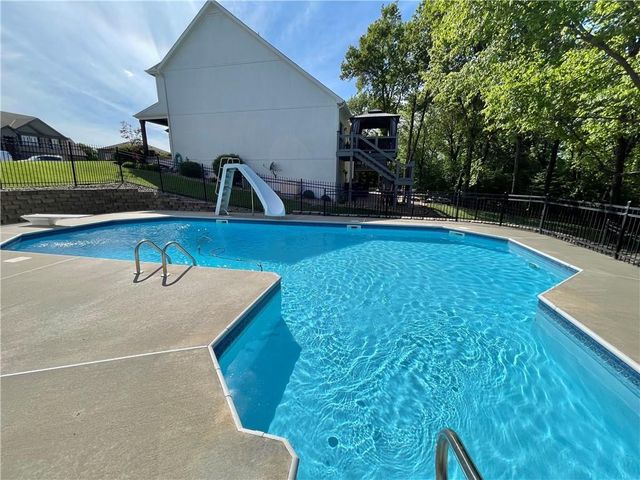8636 N Utica Avenue, Kansas City, MO 64053