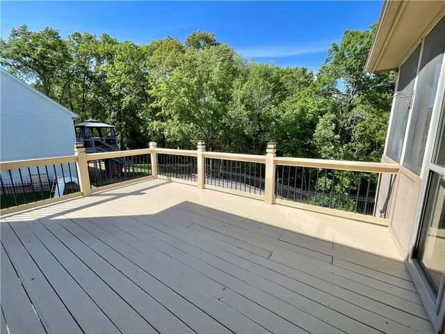 8636 N Utica Avenue, Kansas City, MO 64053