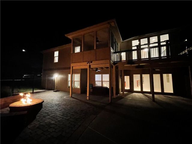 8636 N Utica Avenue, Kansas City, MO 64053