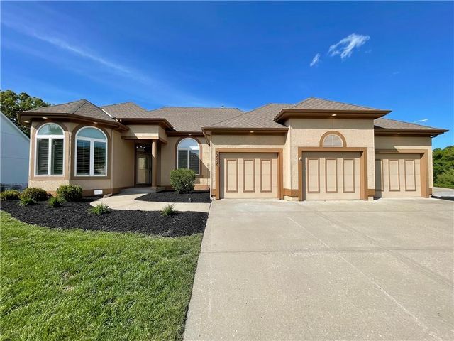8636 N Utica Avenue, Kansas City, MO 64053