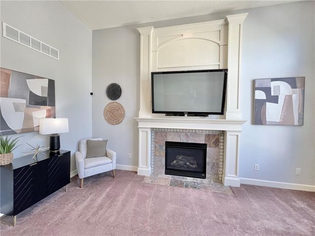 8636 N Utica Avenue, Kansas City, MO 64053