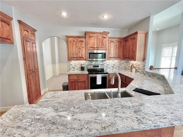 8636 N Utica Avenue, Kansas City, MO 64053
