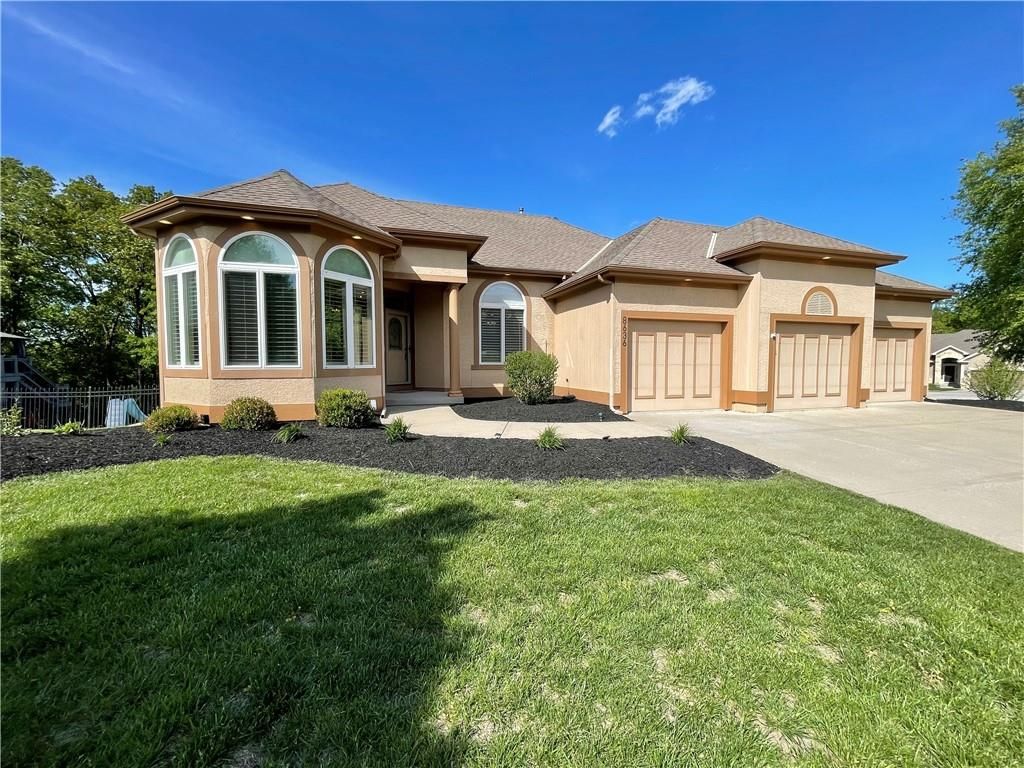 8636 N Utica Avenue, Kansas City, MO 64053