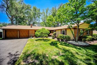 28 Morningside Drive, Old Bridge, NJ 08857