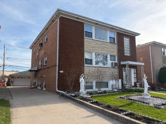 8053 W Churchill Avenue, Niles, IL 60714