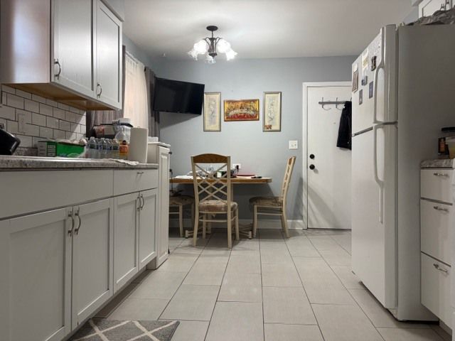 8053 W Churchill Avenue, Niles, IL 60714