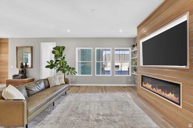 6942 W DOCKSIDER DR, South Jordan, UT 84009