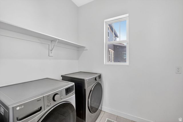 6942 W DOCKSIDER DR, South Jordan, UT 84009