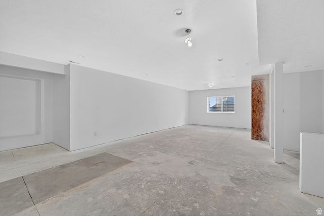 6942 W DOCKSIDER DR, South Jordan, UT 84009