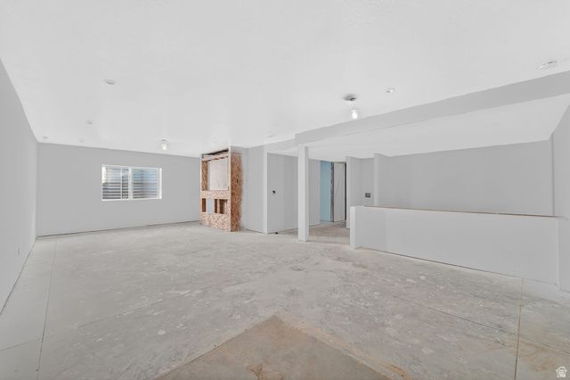 6942 W DOCKSIDER DR, South Jordan, UT 84009