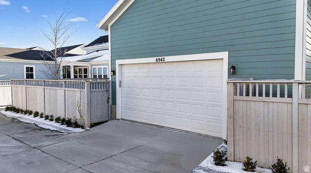 6942 W DOCKSIDER DR, South Jordan, UT 84009