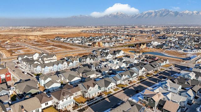 6942 W DOCKSIDER DR, South Jordan, UT 84009