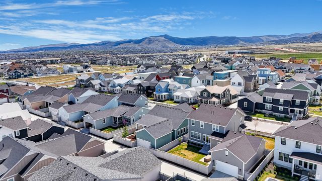 6942 W DOCKSIDER DR, South Jordan, UT 84009