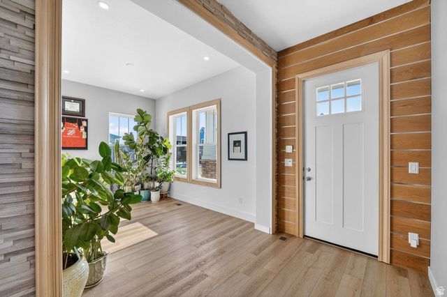 6942 W DOCKSIDER DR, South Jordan, UT 84009