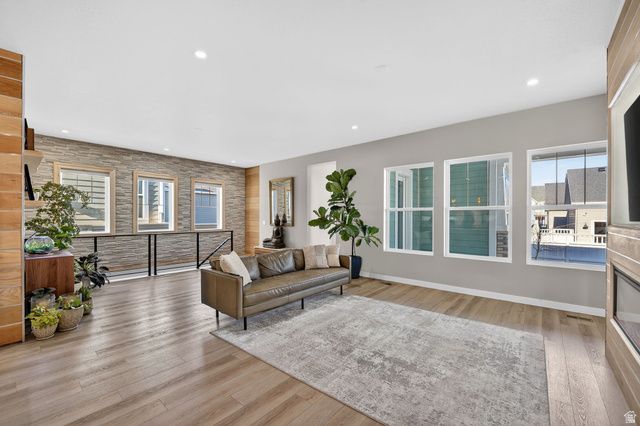 6942 W DOCKSIDER DR, South Jordan, UT 84009