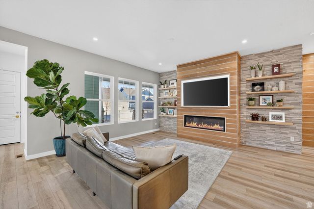 6942 W DOCKSIDER DR, South Jordan, UT 84009