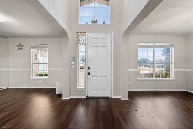 205 Lake Village Drive, Mckinney, TX 75071