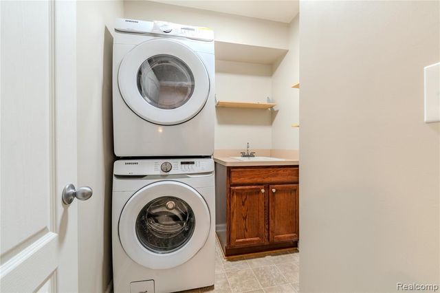 1030 Lorenzo Court, Troy, MI 48085