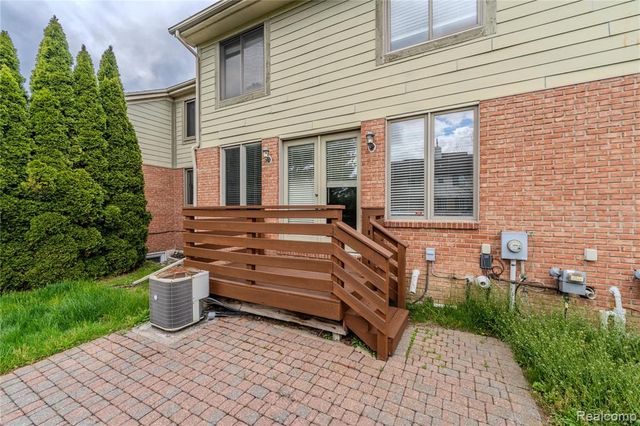 1030 Lorenzo Court, Troy, MI 48085