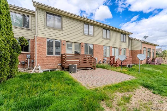 1030 Lorenzo Court, Troy, MI 48085