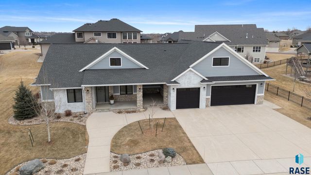 2905 W 77th St Street, Sioux Falls, SD 57108