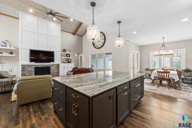 2905 W 77th St Street, Sioux Falls, SD 57108