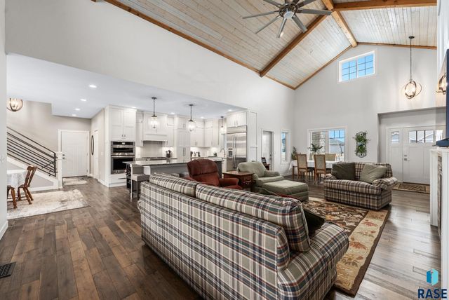 2905 W 77th St Street, Sioux Falls, SD 57108